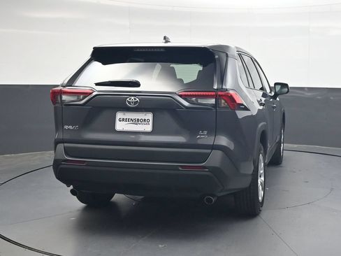 Used 2023 Toyota RAV4 LE AWD/4WD image 5