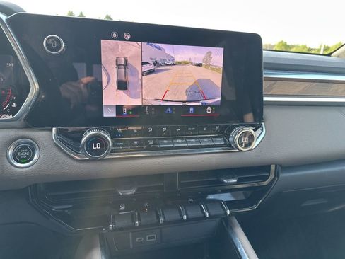 Used 2023 GMC Canyon Denali image 10