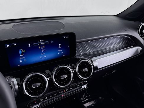 New 2026 Mercedes-Benz GLB 250 image 19