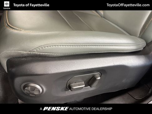 Used 2025 Jeep Gladiator Mojave image 24