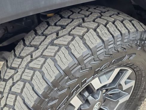 Used 2023 Toyota Tacoma TRD Off-Road w/ Advanced Technology Package AWD/4WD image 14