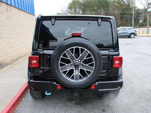 Used 2022 Jeep Wrangler Unlimited Sahara AWD/4WD image 5