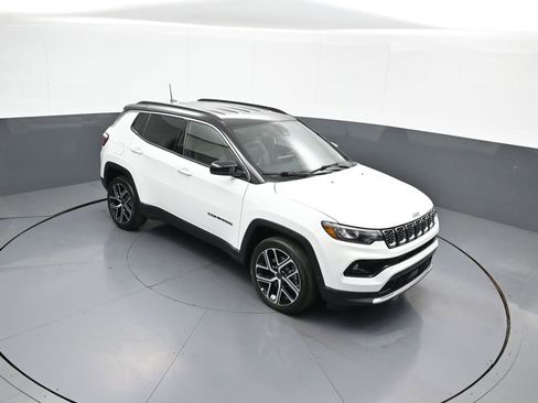 Used 2025 Jeep Compass Limited AWD/4WD image 34