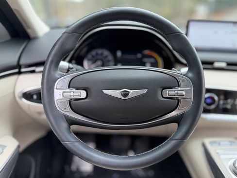 Used 2023 Genesis GV70 2.5T w/ Advanced Package image 43