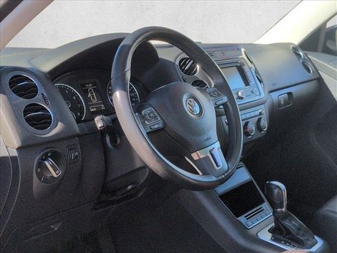 Used 2013 Volkswagen Tiguan SE image 10