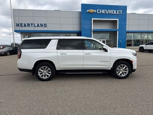 Used 2024 Chevrolet Suburban Premier w/ Premium Package AWD/4WD image 7