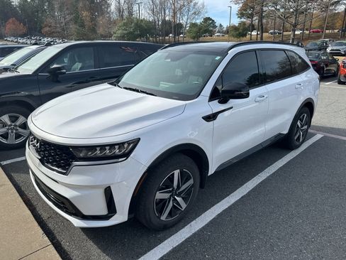 Used 2022 Kia Sorento S w/ Panoramic Sunroof Package image 10