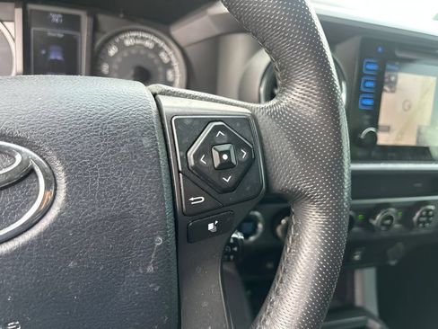 Used 2017 Toyota Tacoma TRD Off-Road w/ Tow Package (A/T) AWD/4WD image 22