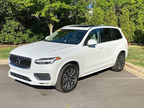 Used 2020 Volvo XC90 T6 Momentum AWD/4WD image 3
