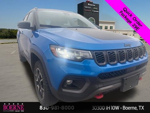 Used 2025 Jeep Compass Trailhawk image 7