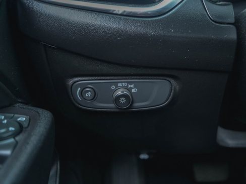 Used 2021 Chevrolet Equinox LT image 14