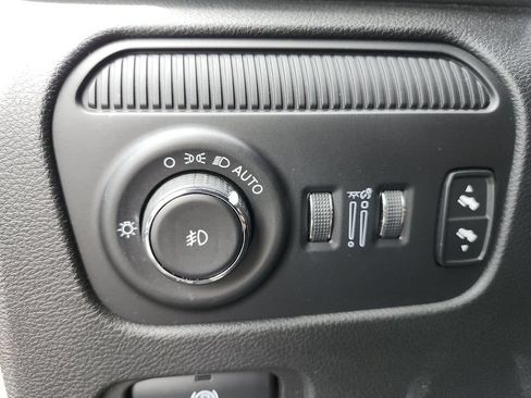 Used 2024 Jeep Wagoneer L Series II w/ Flexible Seating Group RWD image 28
