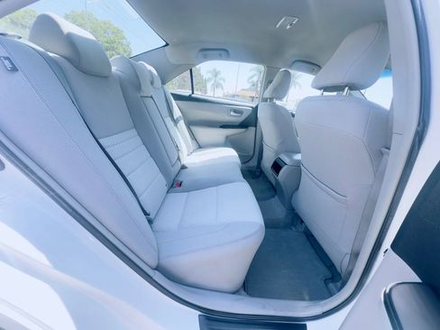 Used 2015 Toyota Camry LE image 7