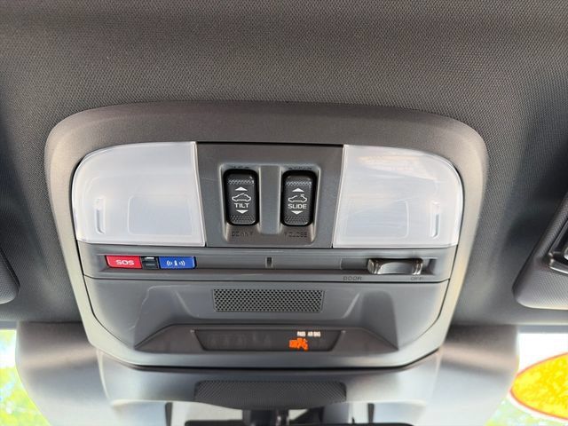 Used 2025 Subaru Crosstrek 2.5i Sport AWD/4WD image 17