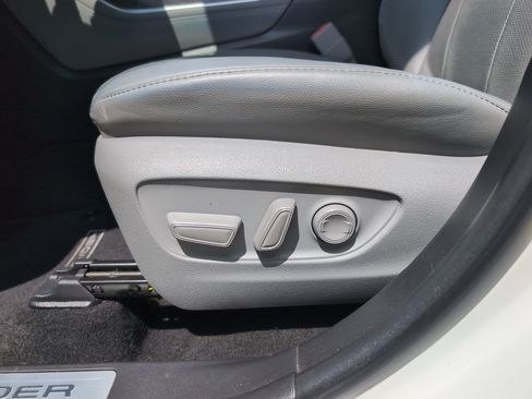 Used 2023 Toyota Highlander Limited FWD image 17