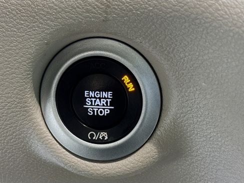 Used 2023 Chrysler Pacifica Touring-L image 21