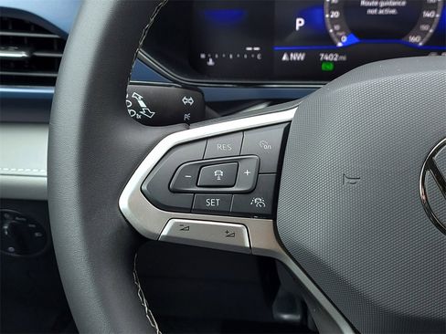 Used 2024 Volkswagen Taos SE image 22