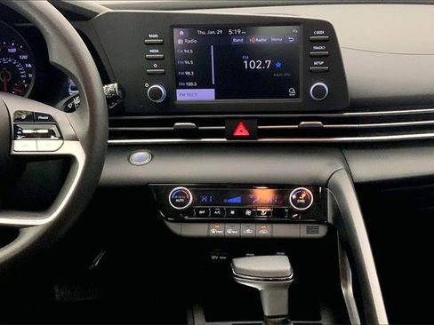 Used 2023 Hyundai Elantra SEL image 6