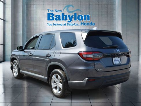 Used 2023 Honda Pilot LX image 3