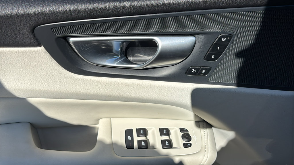 Certified 2024 Volvo XC60 B5 Core w/ Climate Package AWD/4WD image 13