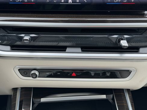 Used 2024 BMW X7 xDrive40i w/ Executive Package image 24
