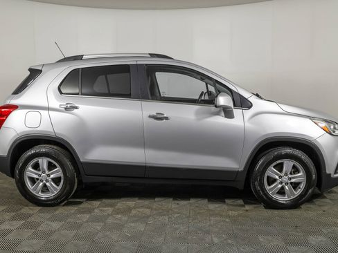 Used 2019 Chevrolet Trax LT w/ LT Convenience Package FWD image 13