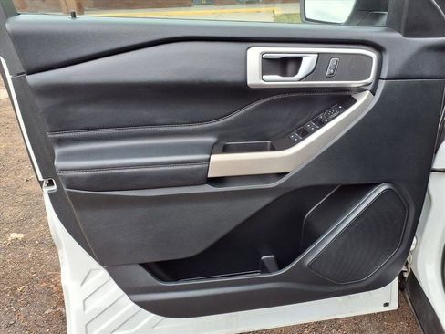 Certified 2022 Ford Explorer XLT w/ Equipment Group 202A image 14