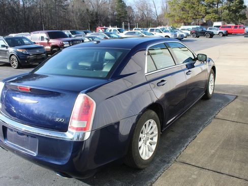 Used 2013 Chrysler 300 Base image 3