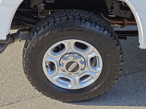 Used 2025 Ford F250 XLT w/ FX4 Off-Road Package AWD/4WD image 7