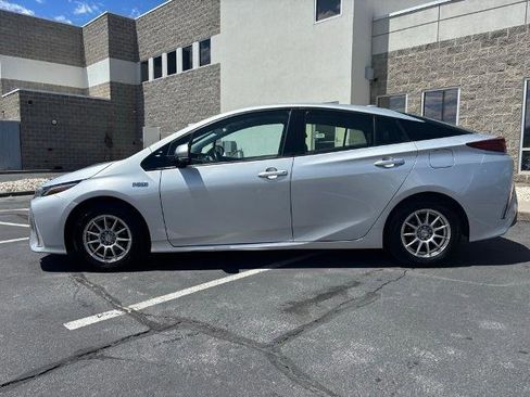 Used 2018 Toyota Prius Prime Premium FWD image 2