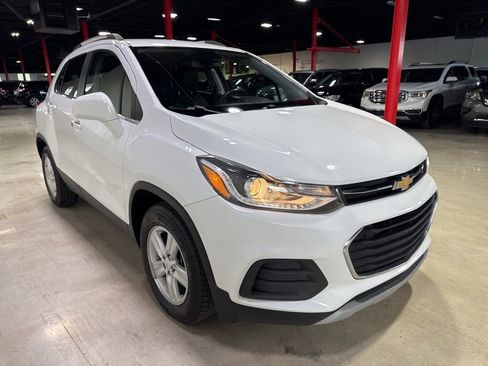Used 2017 Chevrolet Trax LT w/ LT Convenience Package FWD image 8
