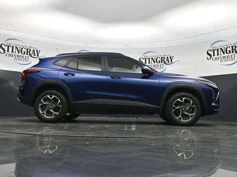 Used 2024 Chevrolet Trax LT w/ Driver Confidence Package FWD image 33