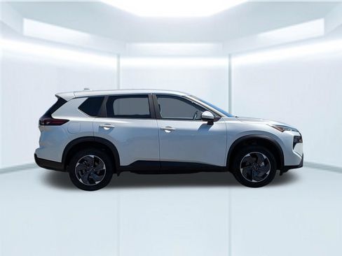 Used 2024 Nissan Rogue SV AWD/4WD image 7