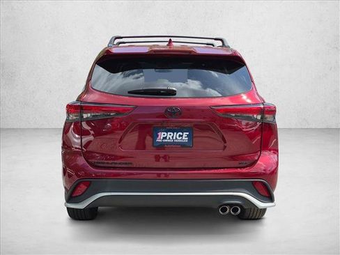 Used 2021 Toyota Highlander XSE FWD image 7