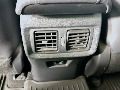 Used 2021 Toyota Venza Limited image 28