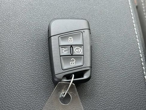 New 2026 Volkswagen Taos SE FWD image 18