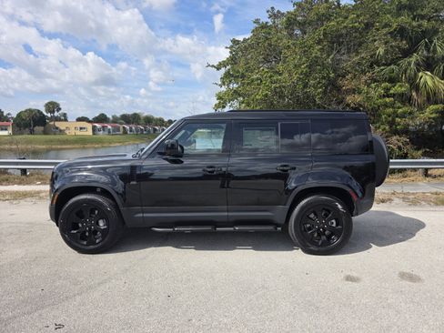 New 2026 Land Rover Defender 110 S image 7