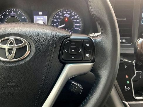 Used 2017 Toyota Sienna XLE Premium w/ Cargo Management Package FWD image 22