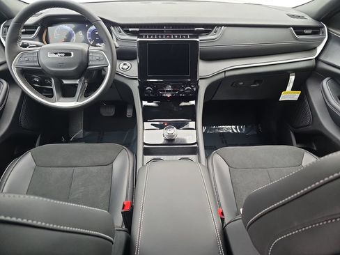 New 2025 Jeep Grand Cherokee 4WD image 9