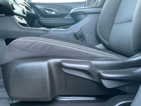 Used 2024 GMC Terrain SLE image 23