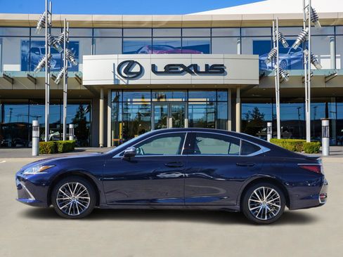 Used 2025 Lexus ES 300h w/ Premium Package image 3