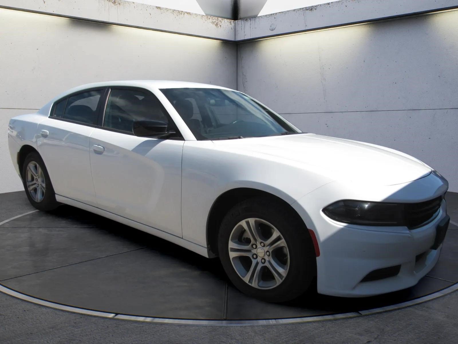 Used 2023 Dodge Charger SXT RWD image 2