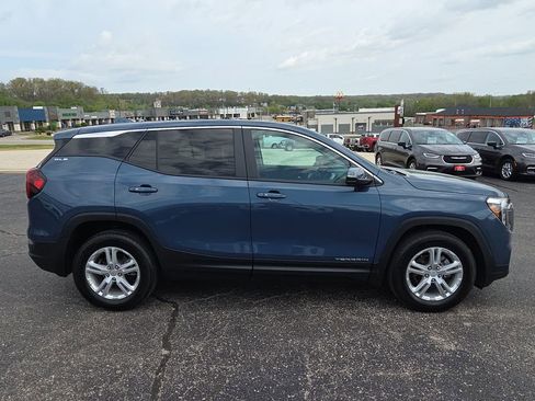 Used 2024 GMC Terrain SLE FWD image 9