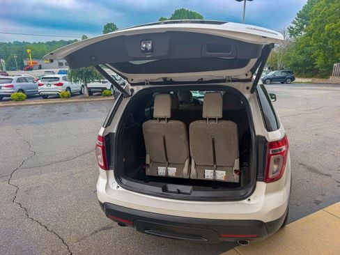 Used 2015 Ford Explorer XLT w/ Equipment Group 202B FWD image 17