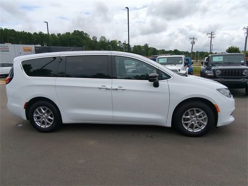 New 2026 Chrysler Voyager LX image 20
