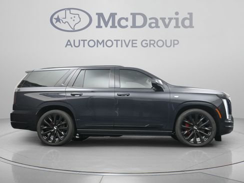 Used 2026 Cadillac Escalade Platinum Sport w/ LPO, ONYX Package AWD/4WD image 31