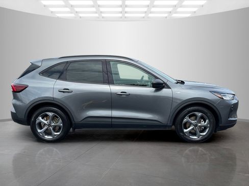 Used 2025 Ford Escape ST-Line FWD image 3