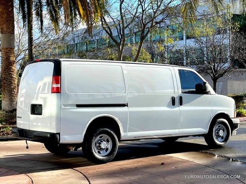 Used 2017 Chevrolet Express 2500 image 5