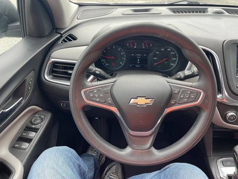 Used 2022 Chevrolet Equinox LS AWD/4WD image 16