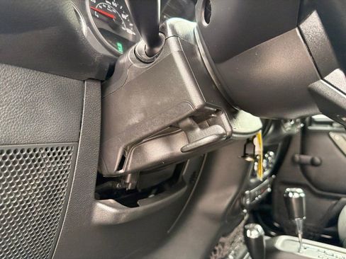 Used 2018 Jeep Wrangler Unlimited Sport AWD/4WD image 13